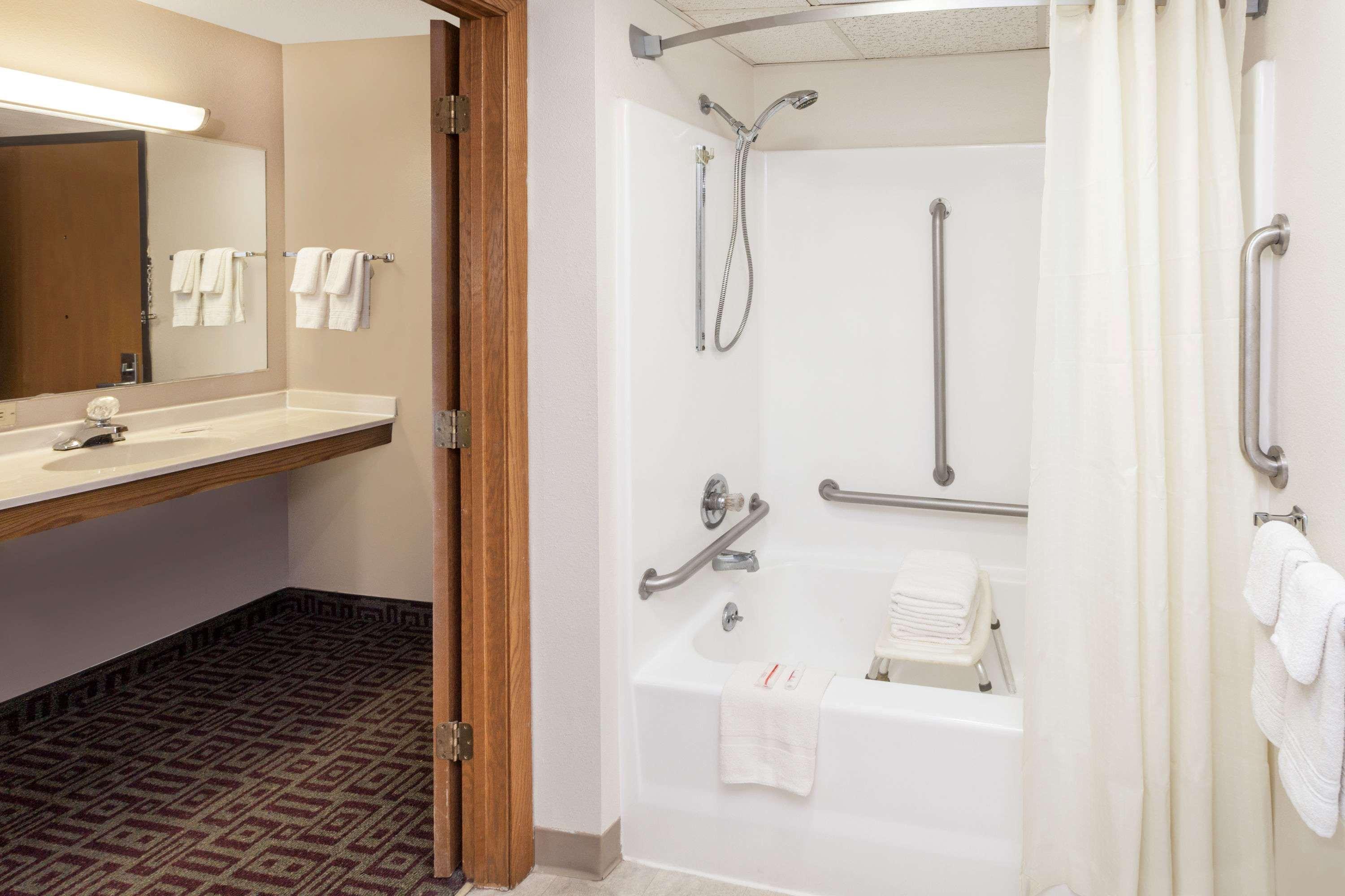 ซูเปอร์ 8 บาย วินด์แฮม มัสคาไทน์ Hotel Muscatine ภายนอก รูปภาพ