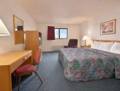 ซูเปอร์ 8 บาย วินด์แฮม มัสคาไทน์ Hotel Muscatine ภายนอก รูปภาพ